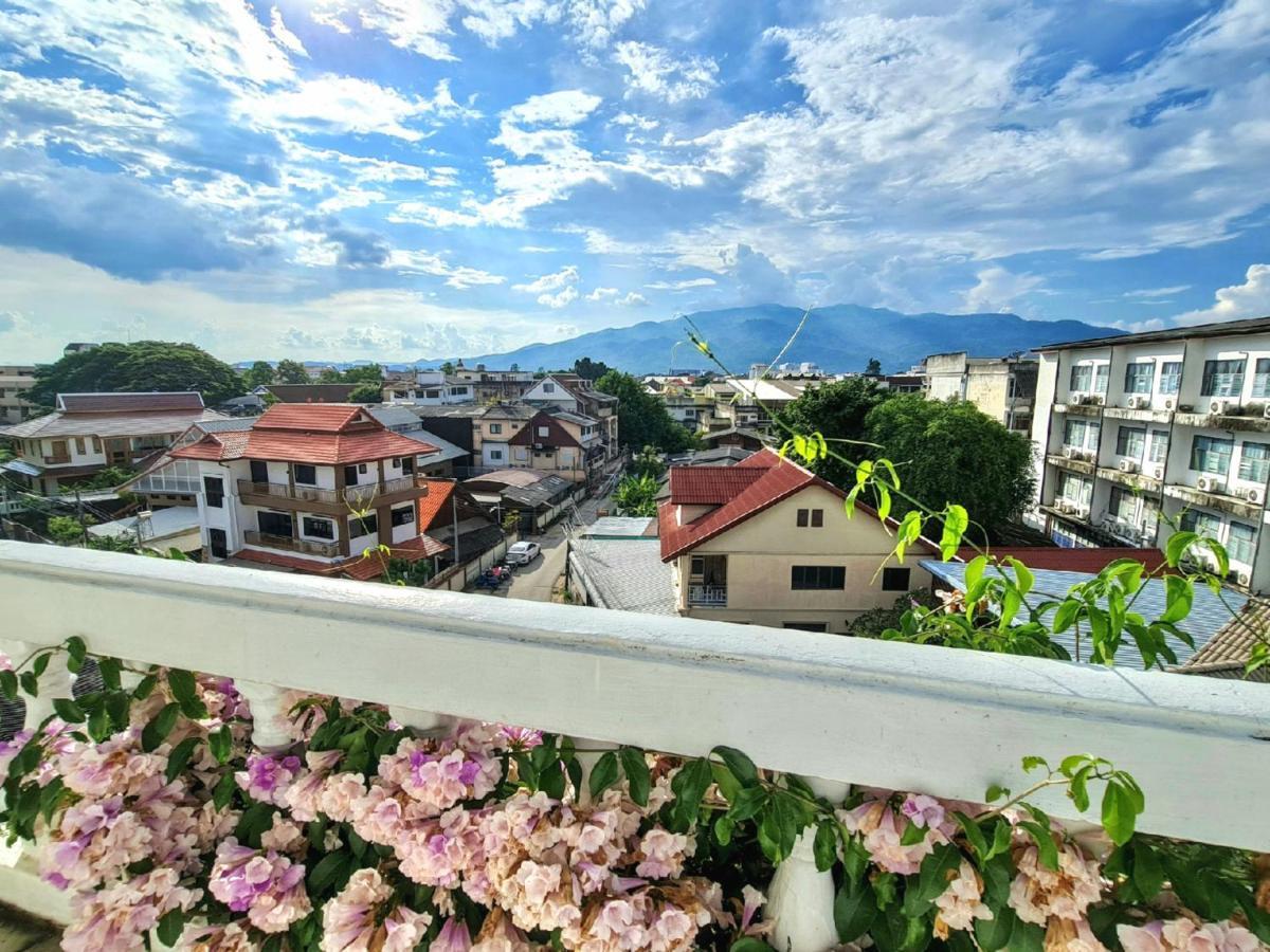 Bed And Terrace Guesthouse Чиангмай Экстерьер фото