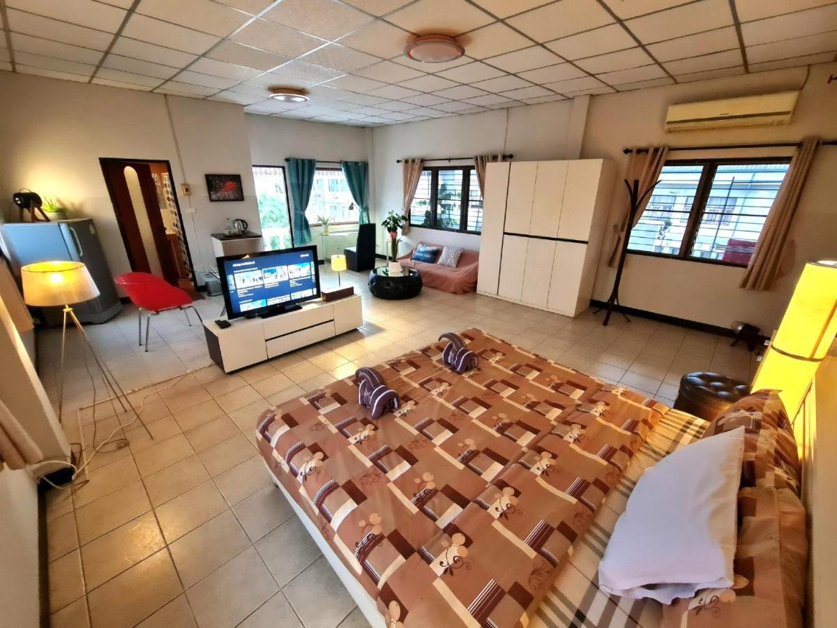 Bed And Terrace Guesthouse Чиангмай Экстерьер фото